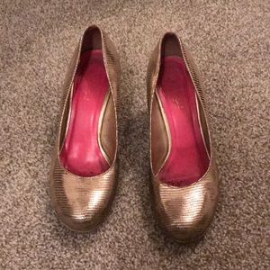 Lilly Pulitzer Gold closed toe wedge